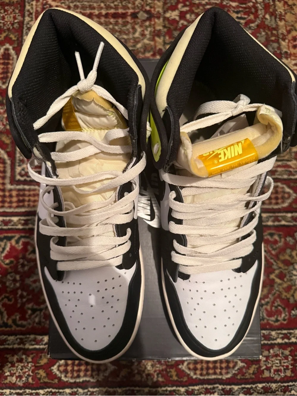 Jordan 1 Retro High White/Black/volt University Gold - Yellow/Neon Green
